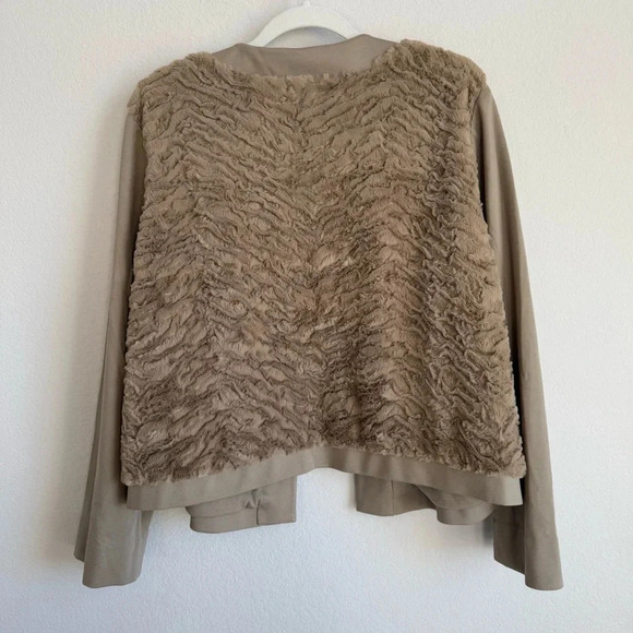 Chico’s Women Faux Fur Ponte Taupe Tan Jacket Cardigan Paneled Solid Size 3 NWOT - Picture 2 of 11